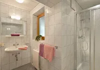 hausalpenlandhainzenbergeggeweg650familieschoesserferienwohnung1b_.jpg